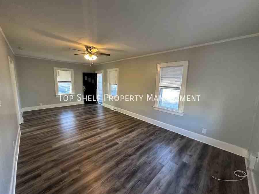 2319 E 40th Ct - Photo 2 of 11