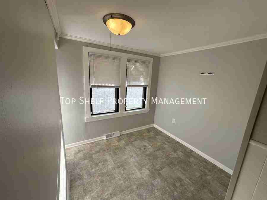 2319 E 40th Ct - Photo 5 of 11