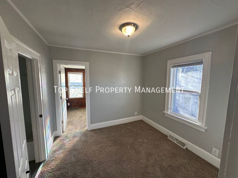 2319 E 40th Ct - Photo 6 of 11