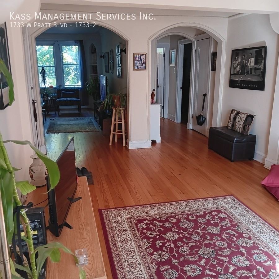 1733 W Pratt Blvd #1733-2 - Photo 2 of 6