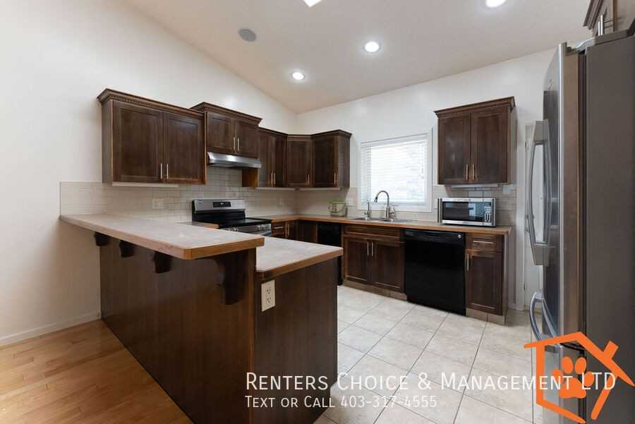 228 Mt Sunburst Pl W - Photo 5 of 19