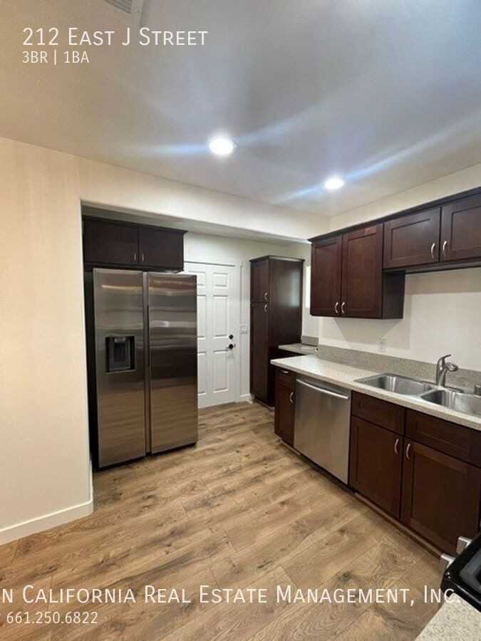 212 E J St - Photo 5 of 22