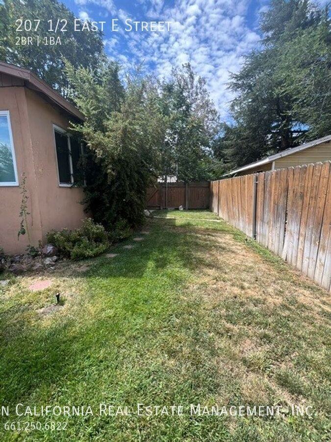 207 1/2 E E St - Photo 3 of 15