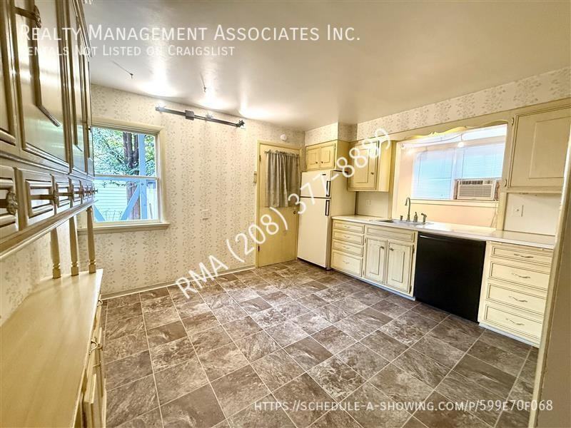 712 W Franklin St #1 - Photo 7 of 11