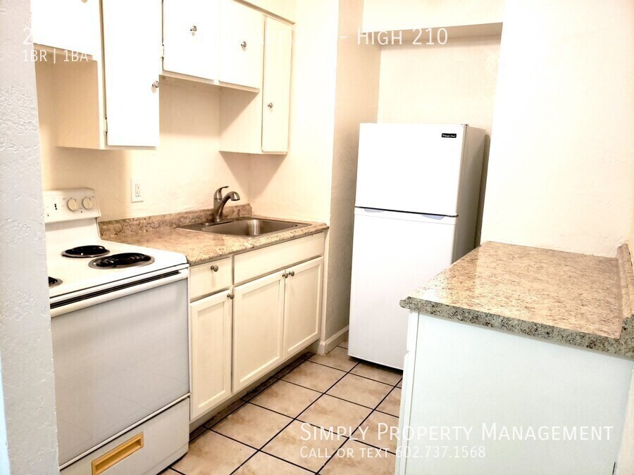 2535 W Highland Ave Apt 210 - Photo 2 of 12