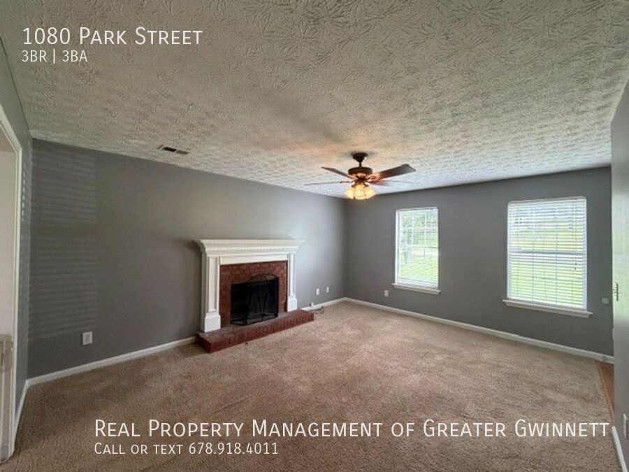 1080 Park St - Photo 2 of 12