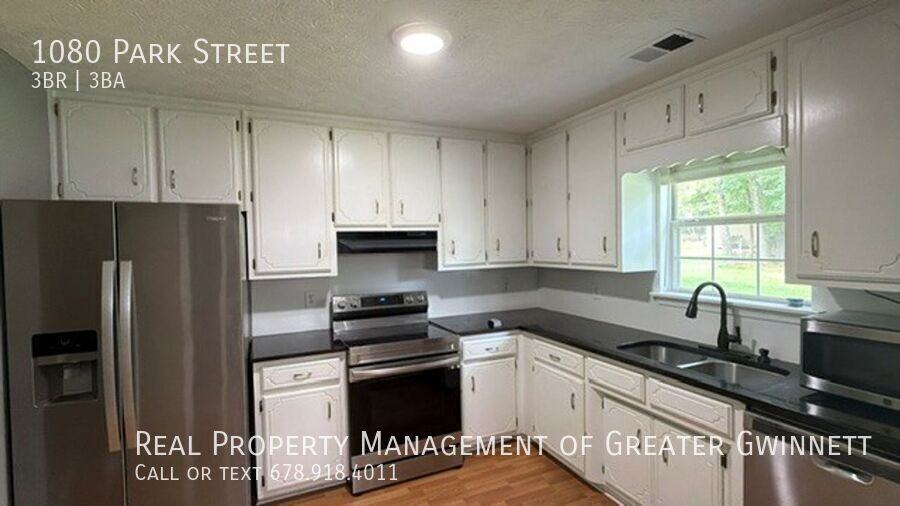 1080 Park St - Photo 3 of 12