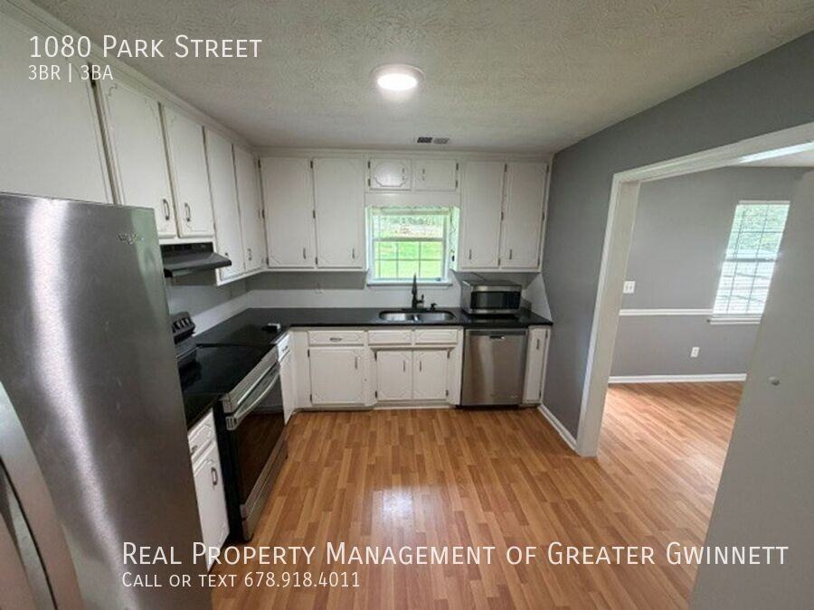 1080 Park St - Photo 4 of 12