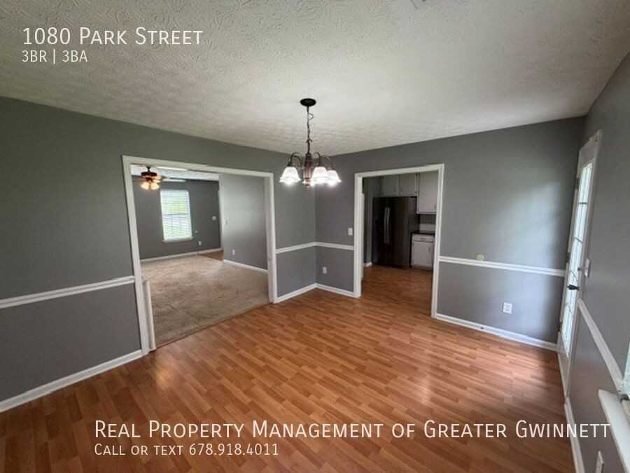 1080 Park St - Photo 5 of 12