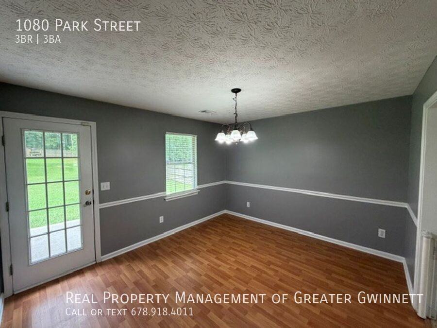 1080 Park St - Photo 6 of 12