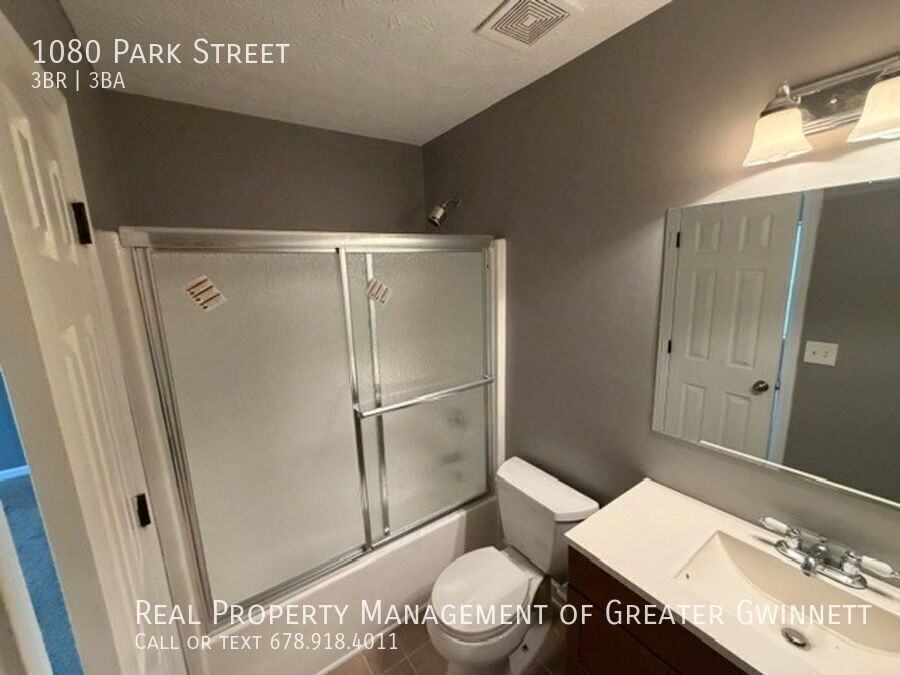 1080 Park St - Photo 7 of 12