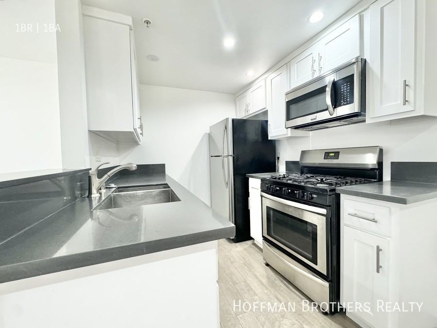 601 N Normandie Ave #8 - Photo 3 of 5