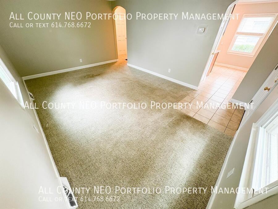 3473 Eisenhower Rd - Photo 4 of 24