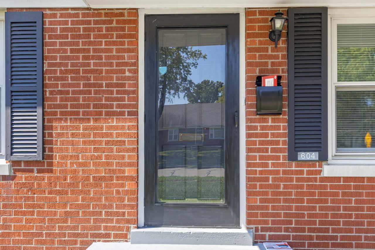 604 Hi Crest Dr #1 - Photo 4 of 22