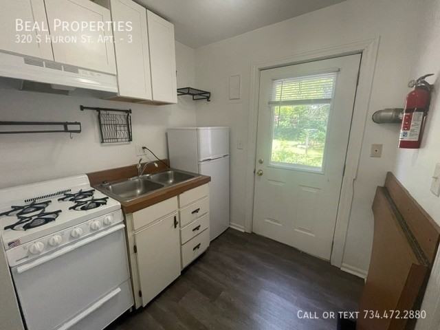 320 S Huron St #3 - Photo 2 of 12