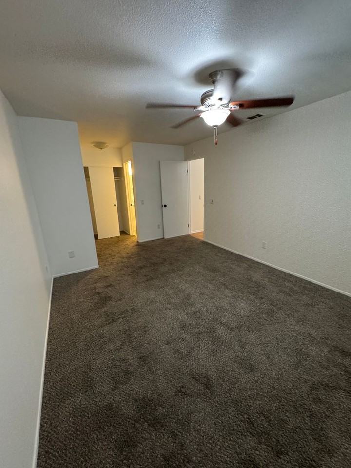 11430 Benton St - Photo 3 of 15