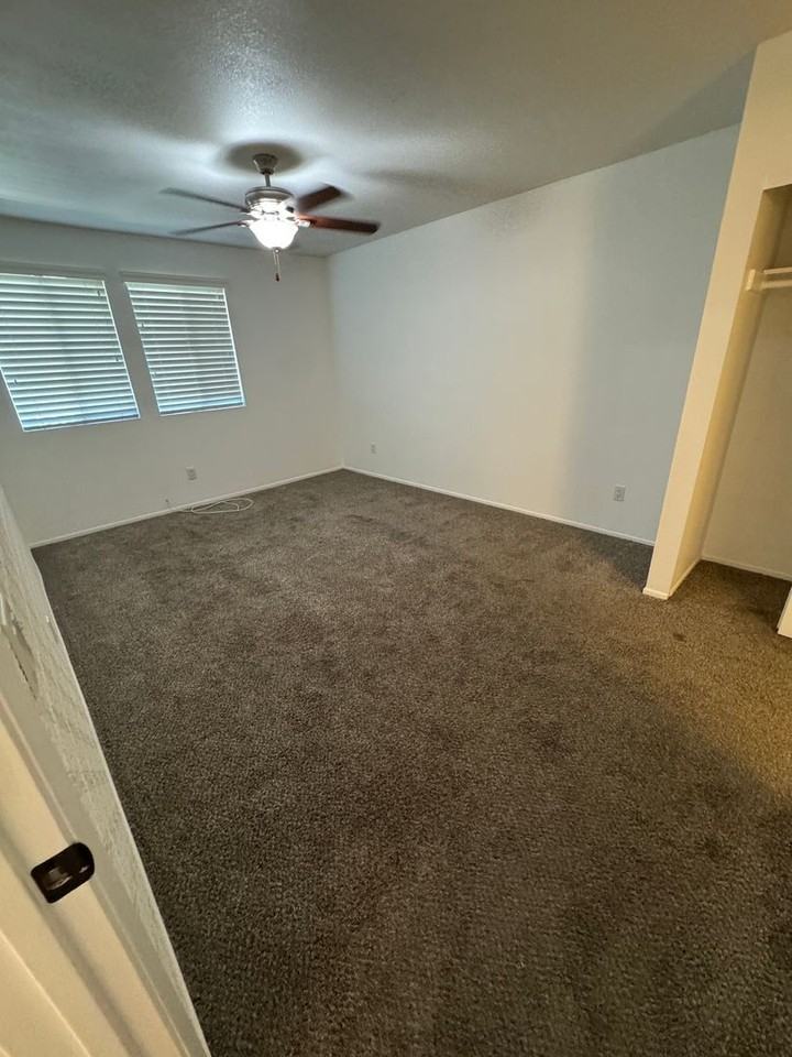 11430 Benton St - Photo 4 of 15