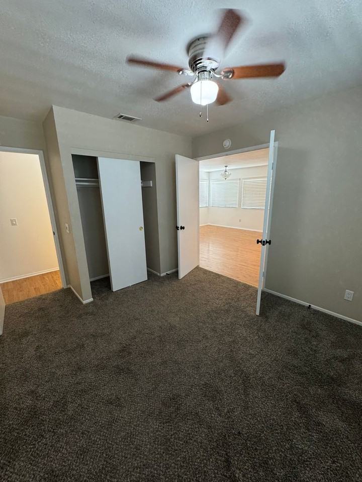 11430 Benton St - Photo 5 of 15