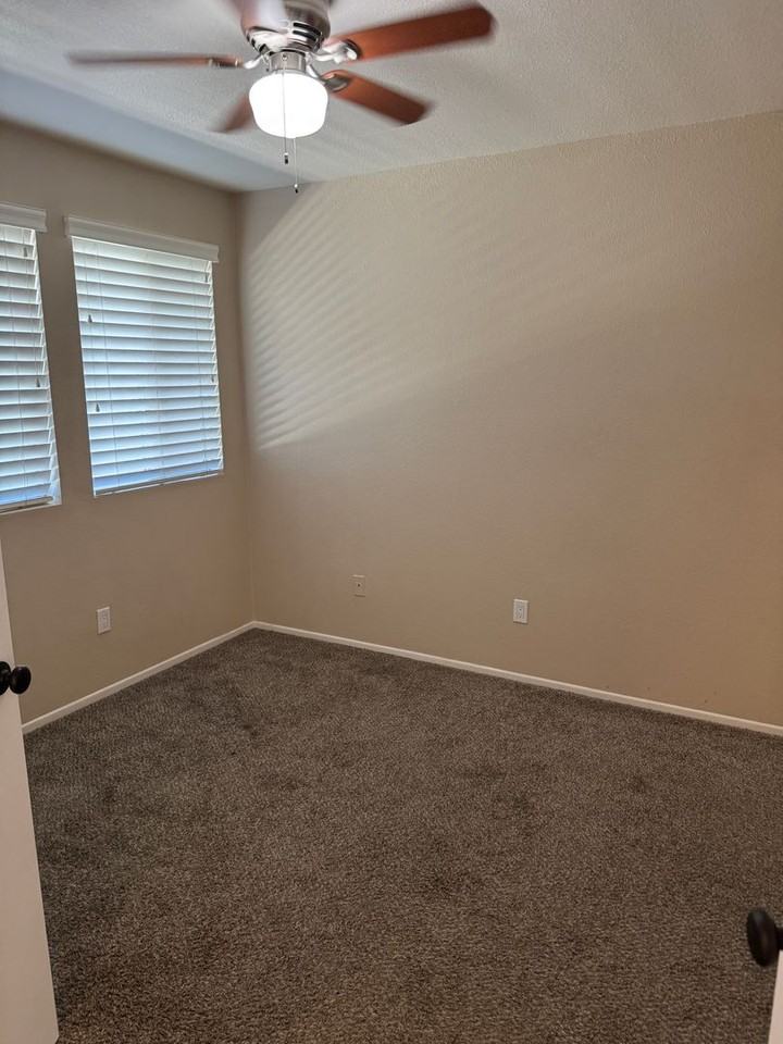 11430 Benton St - Photo 6 of 15