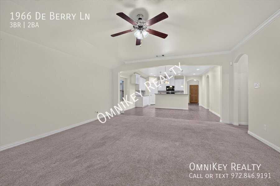 1966 De Berry Ln - Photo 3 of 28