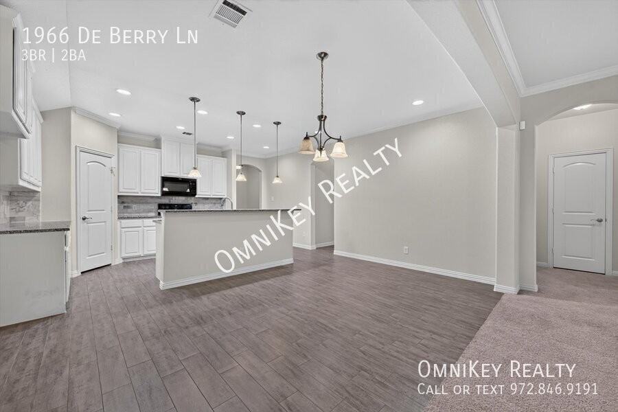 1966 De Berry Ln - Photo 4 of 28