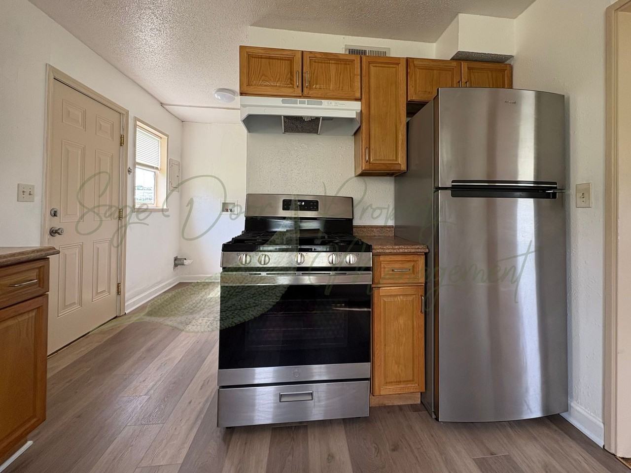 9506 Harrison St - Photo 3 of 19