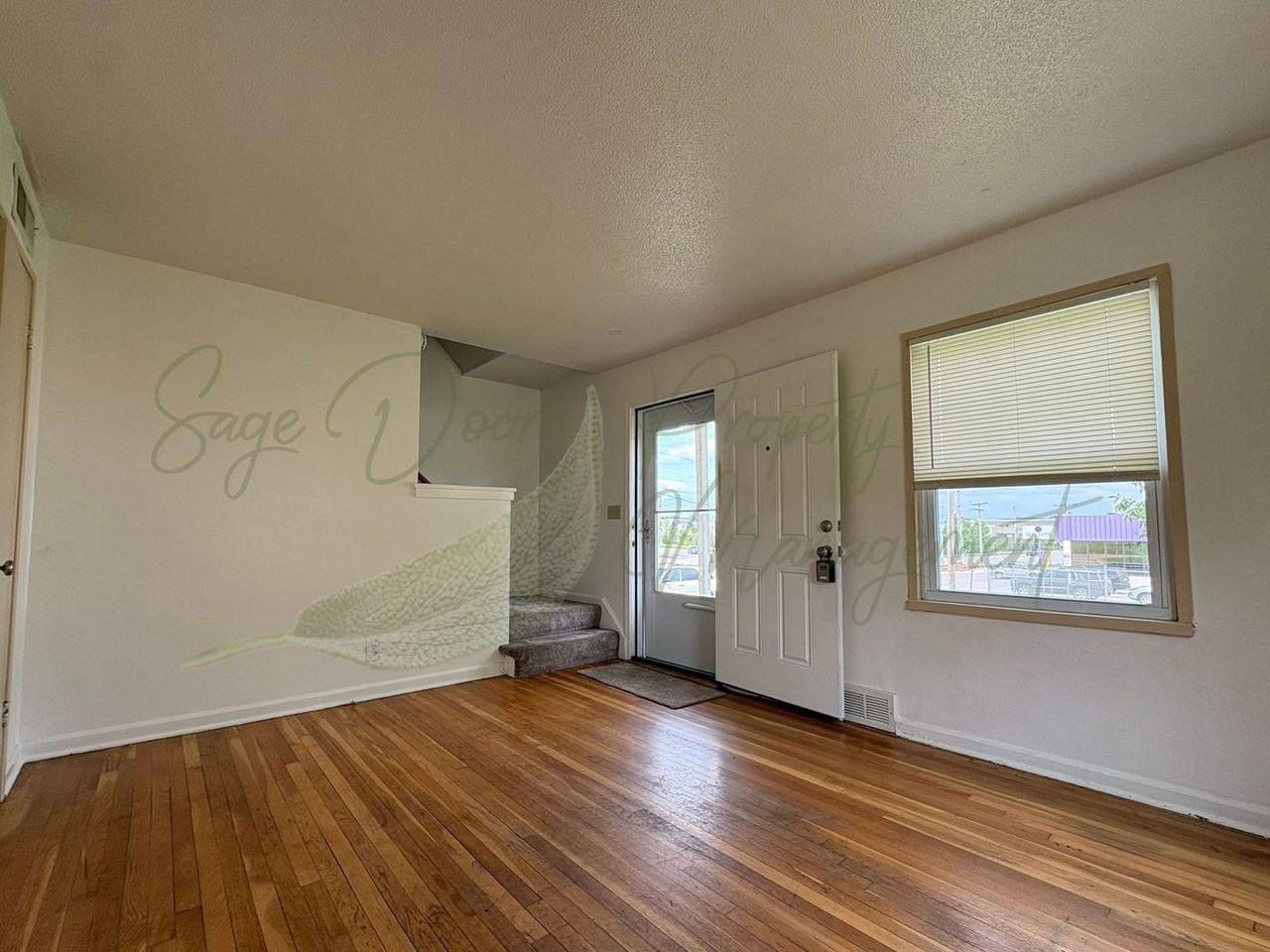 9506 Harrison St - Photo 4 of 19