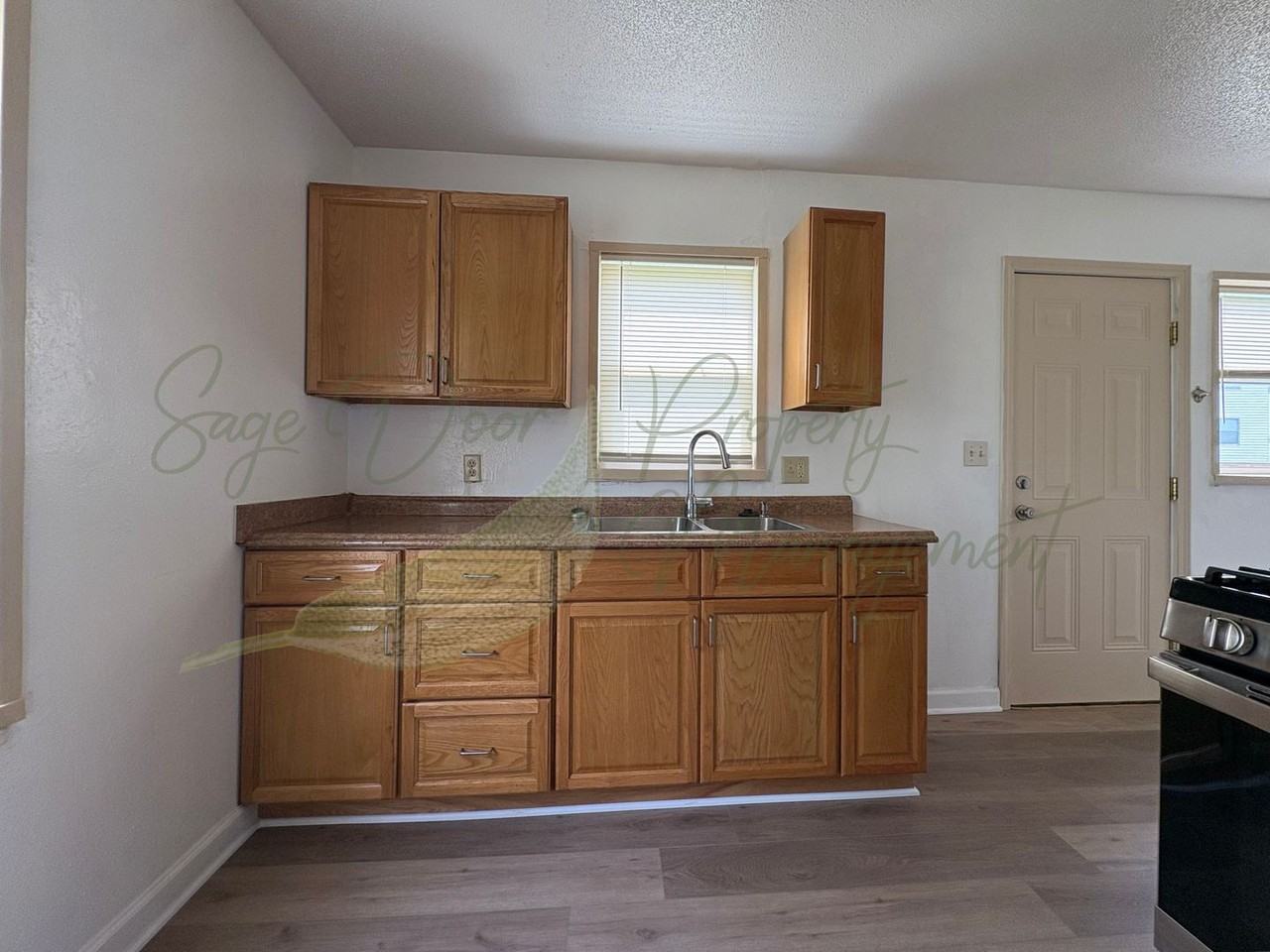 9506 Harrison St - Photo 5 of 19