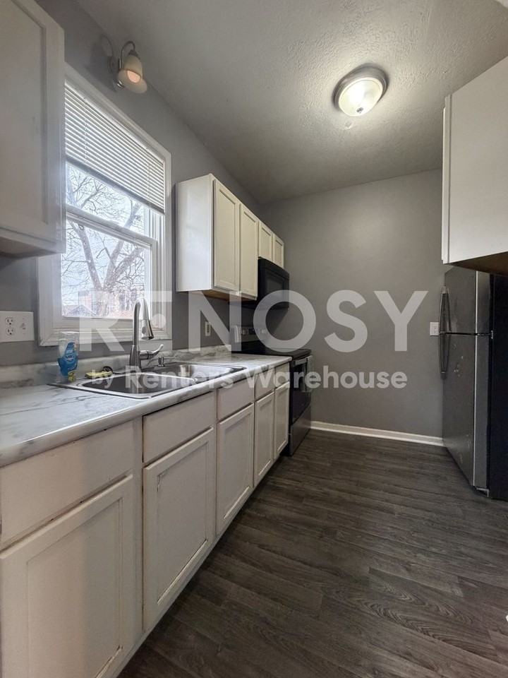 2540 12th Ave S #2 - Photo 3 of 19