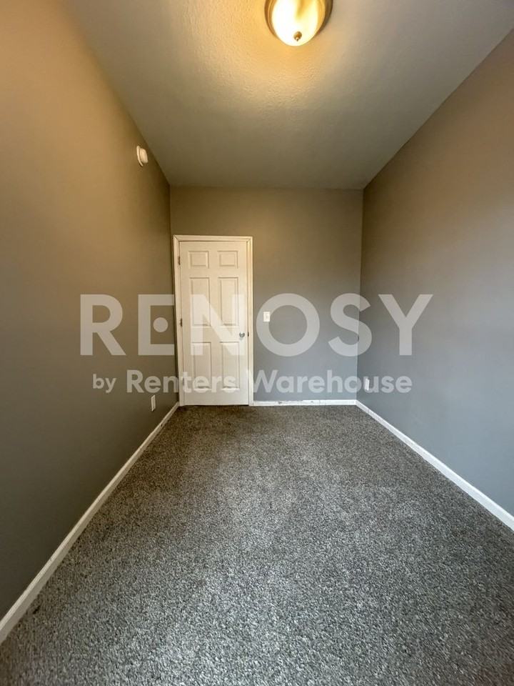 2540 12th Ave S #2 - Photo 4 of 19