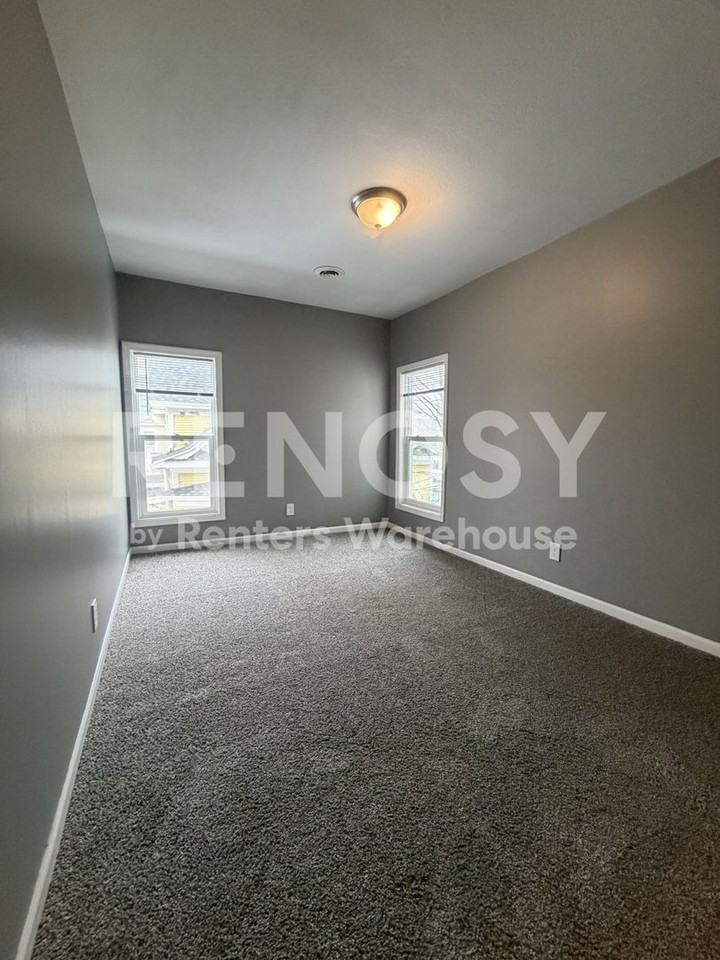2540 12th Ave S #2 - Photo 5 of 19