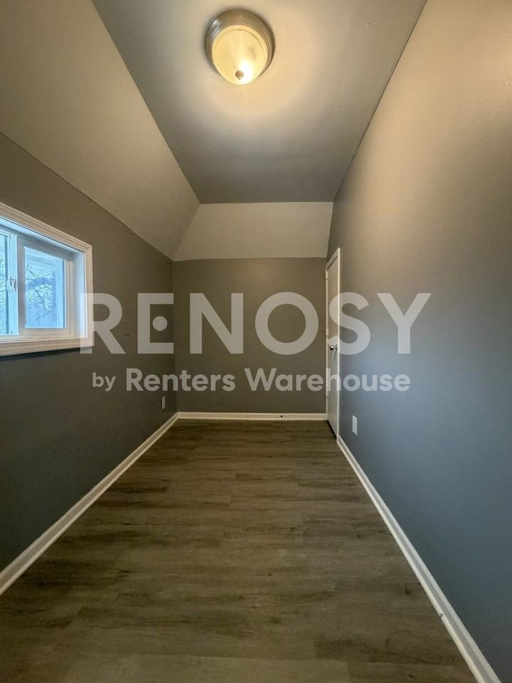 2540 12th Ave S #2 - Photo 7 of 19