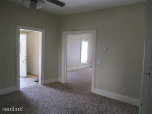 404 Michigan Ave - Photo 3 of 4