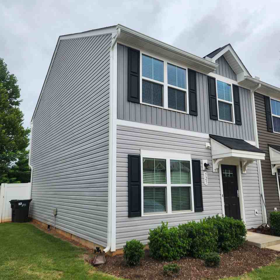 525 Hampton Townes Dr #1 - Photo 3 of 20