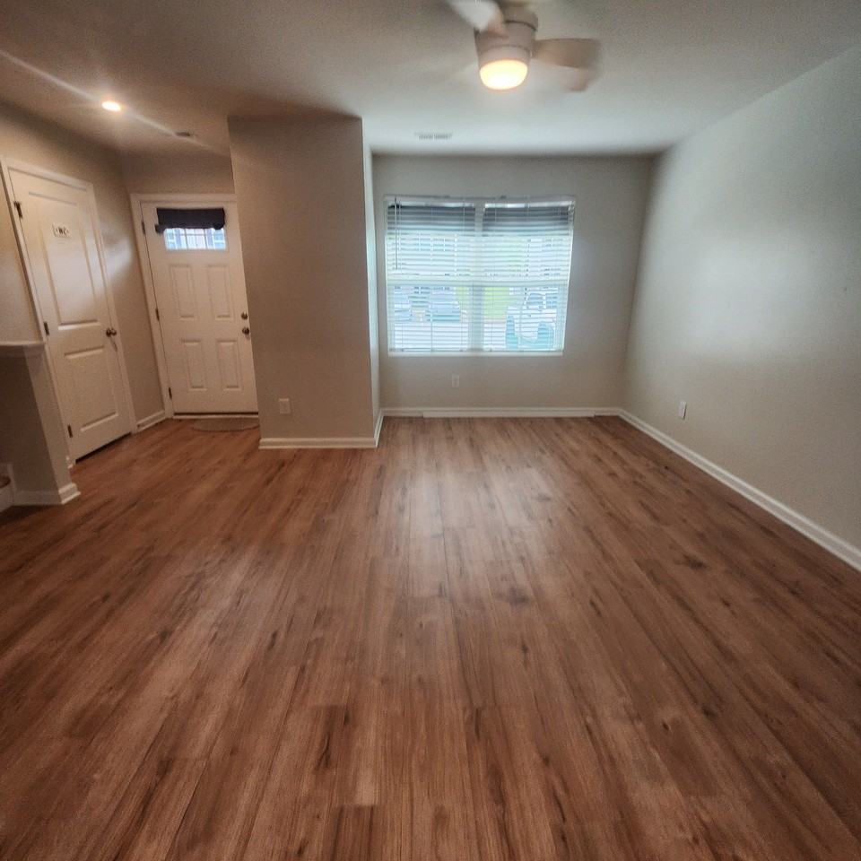 525 Hampton Townes Dr #1 - Photo 4 of 20