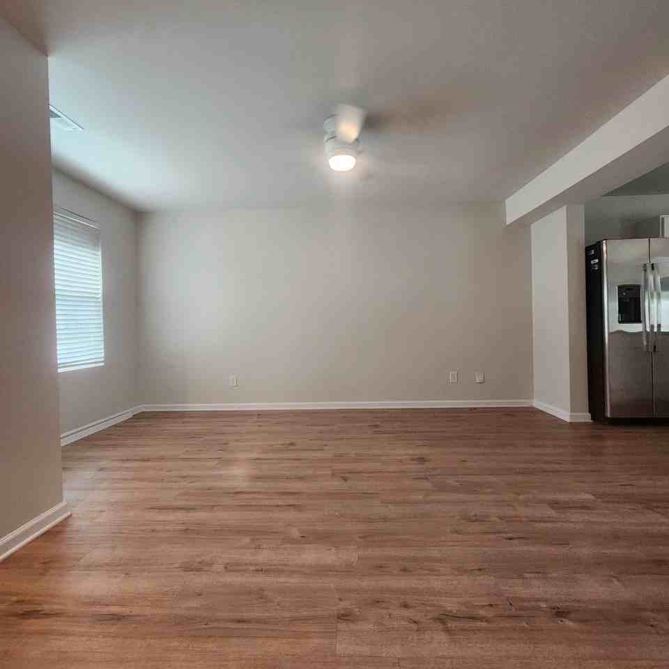 525 Hampton Townes Dr #1 - Photo 5 of 20