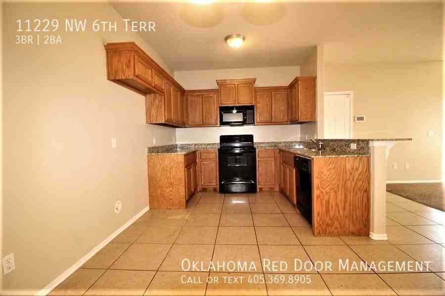 11229 Nw 6th Ter - Photo 3 of 16
