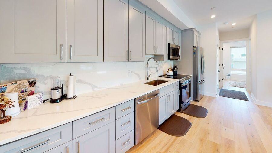 3934 10th St Ne #4 - Photo 4 of 43