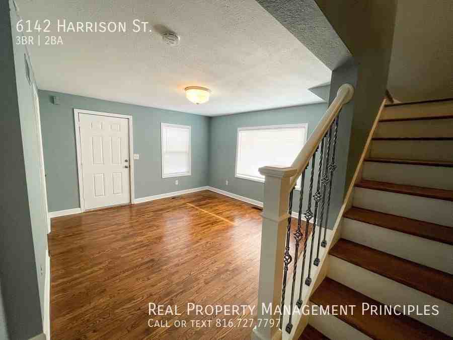 6142 Harrison St - Photo 3 of 23