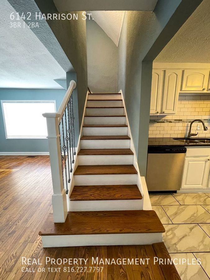 6142 Harrison St - Photo 4 of 23