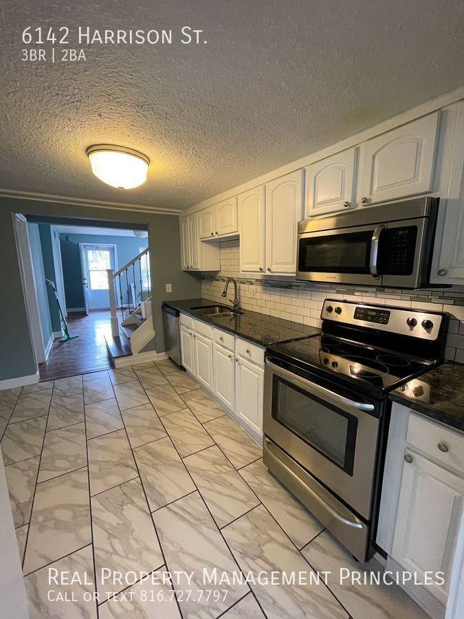 6142 Harrison St - Photo 5 of 23