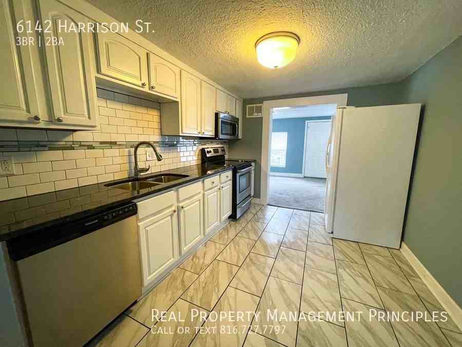 6142 Harrison St - Photo 6 of 23
