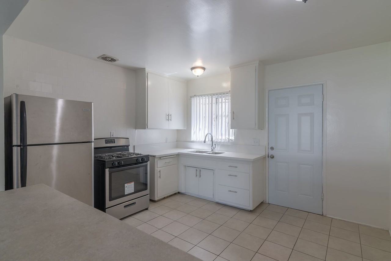 3862 S. Potomac Ave. - Photo 6 of 33