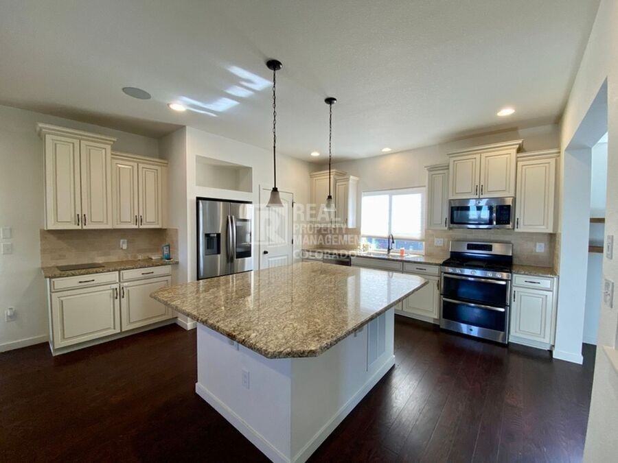 3688 Celestial Ave - Photo 3 of 32
