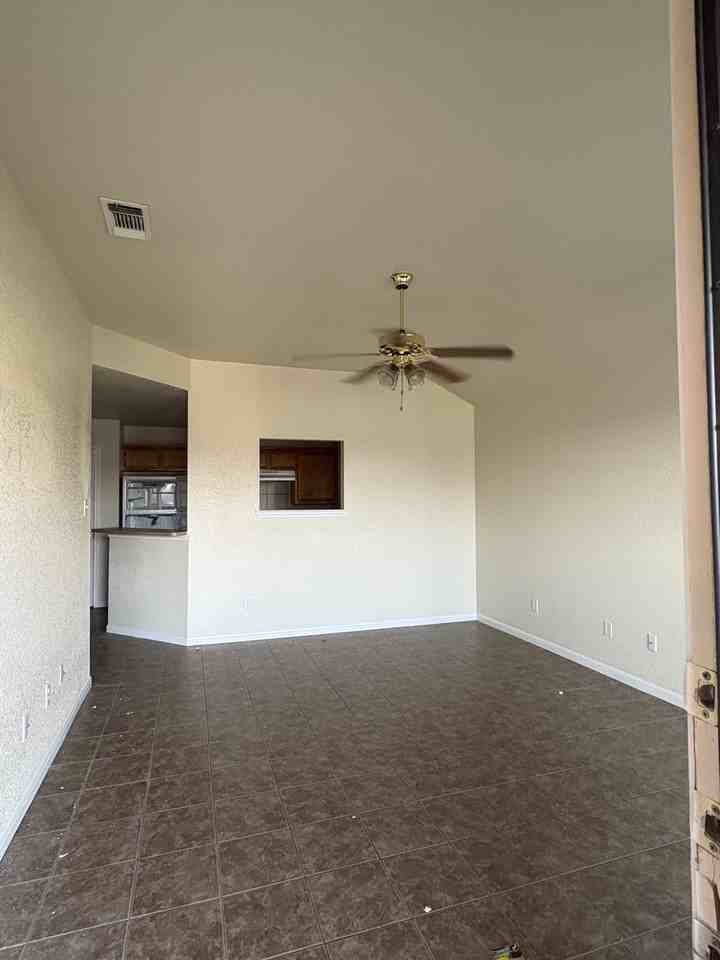 1207 Cinch Dr #B - Photo 2 of 10
