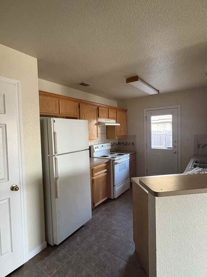 1207 Cinch Dr #B - Photo 3 of 10