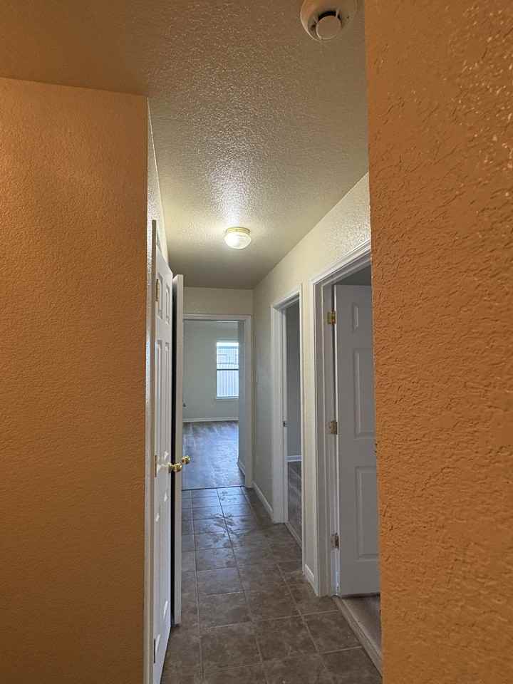 1207 Cinch Dr #B - Photo 4 of 10