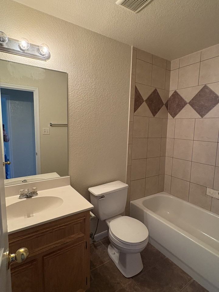 1207 Cinch Dr #B - Photo 6 of 10