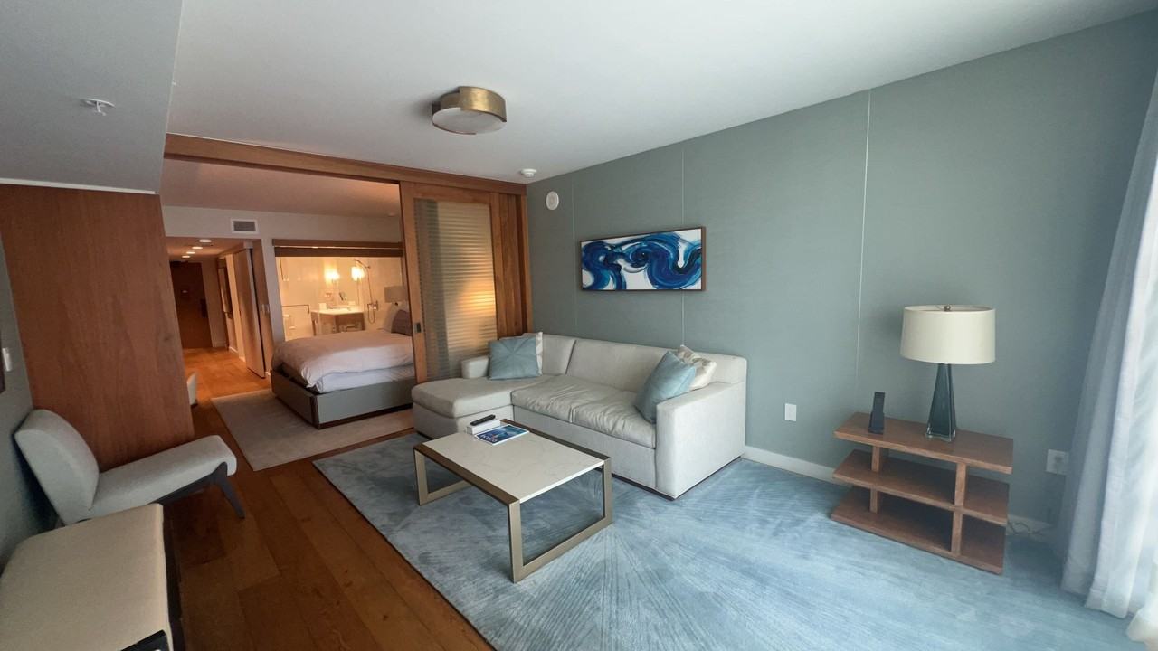 383 Kalaimoku St - Photo 2 of 10