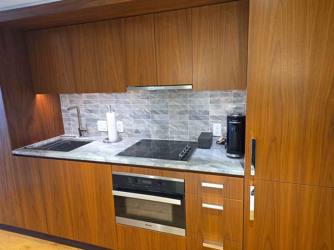 383 Kalaimoku St - Photo 5 of 10